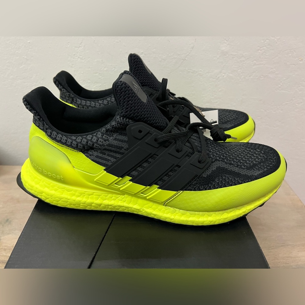 Adidas Ultraboost 5.0 DNA running/lifestyle shoes
